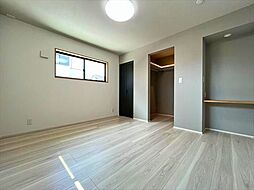 四日市市泊山崎町:洋室