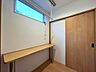 室内：キッチンと洗面所の間はランドリールームになっています。作業台もあり便利ですね。（2025年12月5日　撮影）