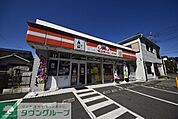 モンマートまつやま 徒歩3分。 200m
