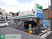 ファミリーマート 徒歩14分。コンビニ 1070m