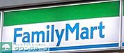 ファミリーマート草加新里町店 徒歩9分。 660m
