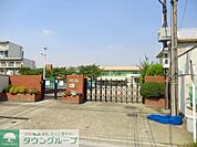 伊興すみれ保育園 徒歩9分。幼稚園・保育園 720m