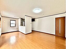 新栄町（館林駅） 4SLDKのリビング/ダイニング