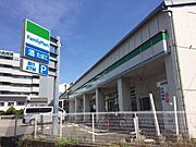 ファミリーマートまで310m