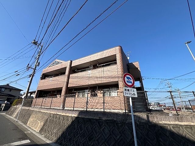 3 / 18