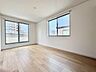 室内：洋室7.5帖は２面採光の明るいお部屋です。