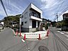 駐車場：物件は角地にあるので駐車もしやすそうです◎