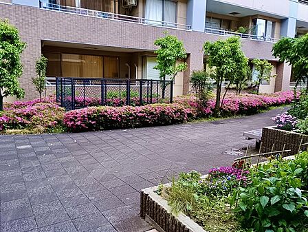 この時期はさつきが美しく花を咲かせております(5月13日オーナー様撮影)