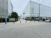 逗子市立図書館 徒歩32分。車で10分　約3.3km 2560m