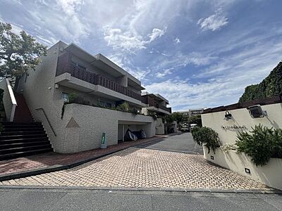 外観：低層で趣のあるマンションです。