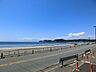 周辺：材木座海岸 徒歩13分。 1000m