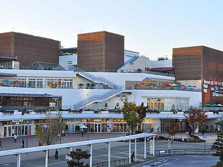 テラスモール湘南まで車で11分　約3.6ｋｍ