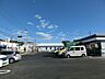 周辺：ファミリーマート 鎌倉津店 徒歩13分。 990m