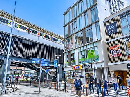 京急「金沢八景」駅 徒歩29分。車で8分 約2.4km 2280m