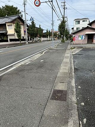 ＊西側前面道路...