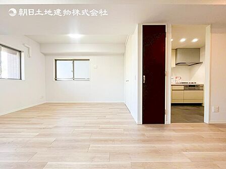 リビングにあふれる採光と心地よい風のつどう調和された空間!!生活を彩る充実した日々が過ごせそうです。家族の滞在期間が長くなることを予測して、設計士が思いと工夫をこらした自慢のリビングダイニング!!!