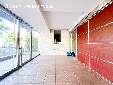 【エントランス】重厚感の溢れるエントランスはマンションの顔!帰宅時、来客時に誇れる空間を演出します!