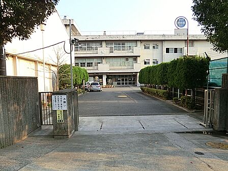 横浜市立名瀬中学校まで約1200ｍ