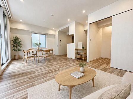 リビングにあふれる採光と心地よい風のつどう調和された空間!!生活を彩る充実した日々が過ごせそうです。家族の滞在期間が長くなることを予測して、設計士が思いと工夫をこらした自慢のリビングダイニング!!!