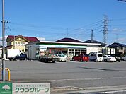ファミリーマート 熊谷新堀小学校前店 徒歩17分。 1320m