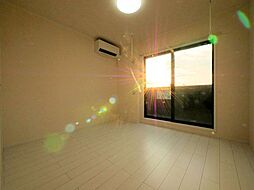 RS Residence 107 1階ワンルームのリビング/ダイニング