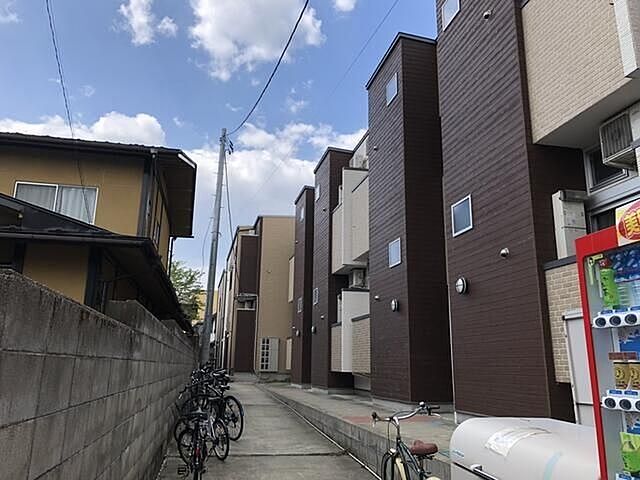 2 / 4