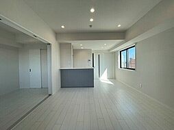 Brighton East 803 8階1LDKのリビング/ダイニング