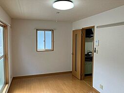 プラシード旭ケ丘 102 1階1Kのリビング/ダイニング