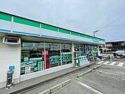 ファミリーマート四郎丸吹上店 徒歩8分。 570m