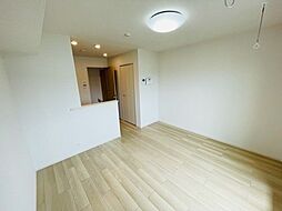 メゾン　ド　エクラII 202 2階1LDKのリビング/ダイニング