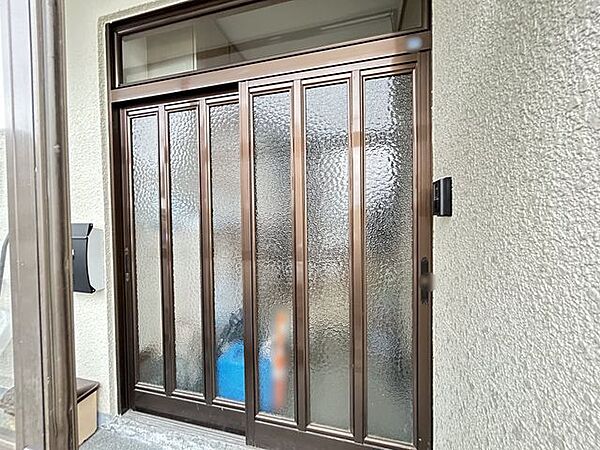玄関を拡大表示