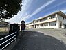 周辺：上毛町立友枝小学校 徒歩10分。 740m