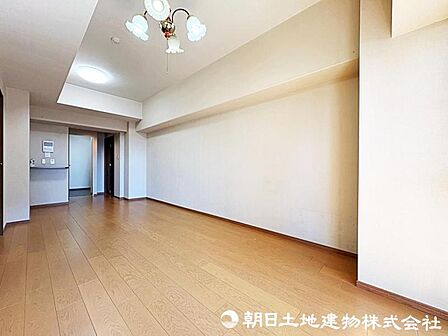 家族の集うリビングには差込む陽射しは装いを変え空間に新たな彩りを与えます。