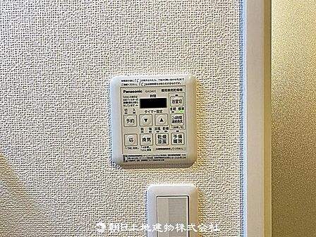 浴室暖房換気乾燥機付きの浴室です。雨の日の洗濯干しやカビの抑制が出来ます。