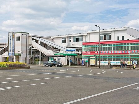 西武鉄道新宿線・拝島線「小平」駅まで徒歩5分 324m!駅が近く、通勤や通学も快適。利便性に優れた生活環境です。