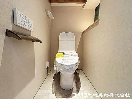 トイレには快適な温水洗浄便座付。いつも使うトイレだからこそ、こだわりたいポイントですね。
