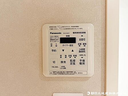 浴室暖房乾燥機付きの為、冬も快適、入浴後もカラッと乾燥し、カビの発生を抑えます。