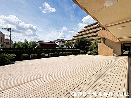 居住者や来訪者が利用できる共用のコミュニケーションスペース。