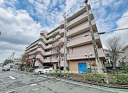 暮らす人をやさしく包み込むくつろぎの家