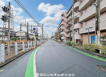 前面道路は車通りも少ないので車の出し入れもしやすいですね。