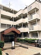 出入りもしやすく清潔でスッキリとしたエントランス