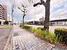 外観：前面道路含む現地写真