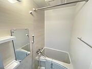 浴室暖房乾燥機・24時間換気システム付きの浴室！シャンプーラック・鏡も付いています♪