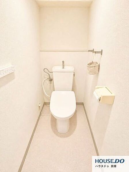 お掃除しやすい素材と機能にこだわった、シャープなフォルムのトイレはいつまでもキレイが続きます。