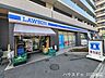 周辺：ローソン川口リリア南店24時間営業で、深夜や早朝の急な買い物にも対応できる便利なコンビニです。食品や日用品の品揃えも良く、各種サービスも充実しているため、日々の生活に大きな安心感を与えます。 560m