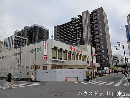 東武ストア西川口店24時間営業で、いつでも新鮮な食材や日用品が手に入るため、帰宅が遅い日や急な買い物にも大変便利です。豊富な品揃えとお惣菜の充実ぶりが、毎日の食卓を豊かにサポートします。 400m