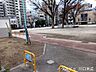 周辺：並木町東児童遊園公民館に隣接し、地域の祭りやイベントも行われる広々とした敷地が魅力です。遊具もあり、親子で安心してのびのびと遊べる、地域に愛される憩いの場です。（24時間利用可能） 300m