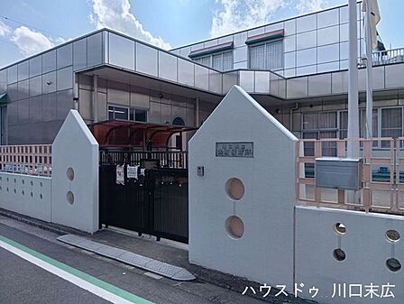 栄町保育所閑静な環境にある認可保育所で、周辺は落ち着いた雰囲気で安心して預けられます。毎日の送り迎えに便利な立地が、共働き家庭の子育てを力強く支えます(7:00~18:00)。 400m