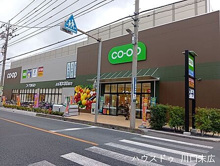 コープ川口西店【コープ川口西店】あさ9時~よる10時まで営業!お仕事帰りにもサッと寄れて便利です♪スギ薬局も併設されており、お薬や日用品のお買い物も一度に完結!駐車場完備で週末のまとめ買いにも大活…