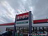 周辺：やまや青木店世界のお酒や輸入食品が豊富で、食卓を華やかに彩ります。（9:00～21:00）まで営業し、仕事帰りにも立ち寄りやすく、日々の生活に楽しみと利便性をもたらしてくれます。 410m